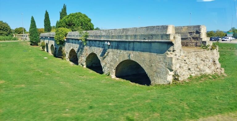 Pont-de-Crau: Roman and 16th-Century Aqueducts near Arles, France