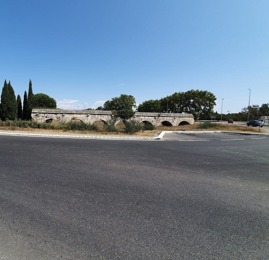 Aqueduct of Pont-de-Crau: Roman and Craponne Canal Waterworks near Arles 4 Aqueduct of Pont-de-Crau