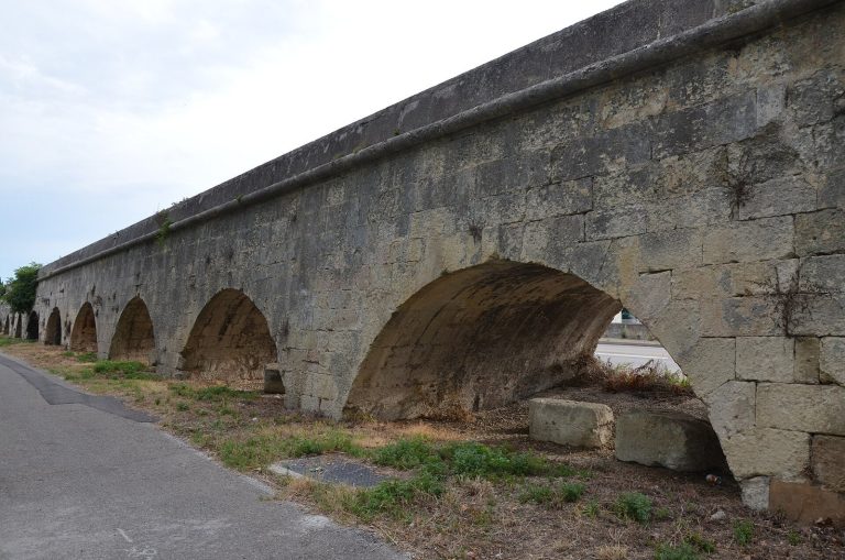 Aqueduct of Pont-de-Crau: Roman and Craponne Canal Waterworks near Arles