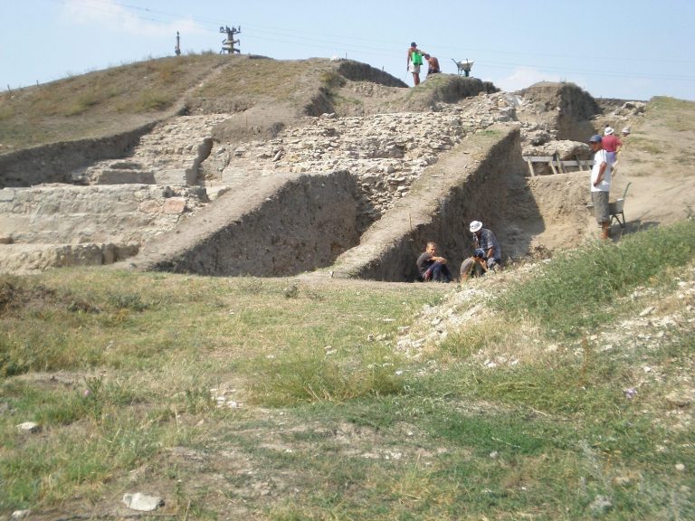 Cetatea Noviodunum: Roman Fleet Base and Fortified Settlement in Romania