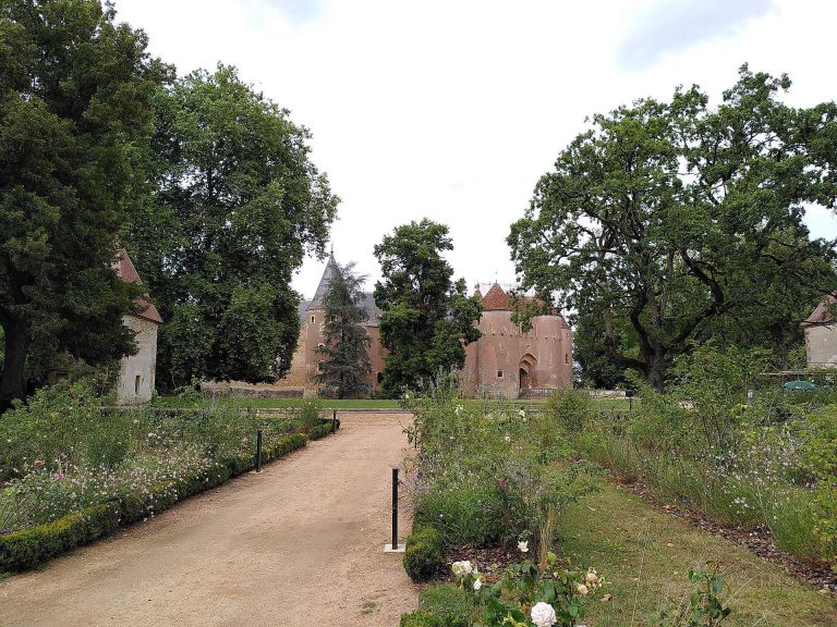 Castle of Ainay-le-Vieil: A Medieval Fortress and Early Renaissance Residence in France