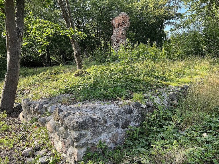 Szestno Castle: Teutonic Order Administrative Fortress in Poland