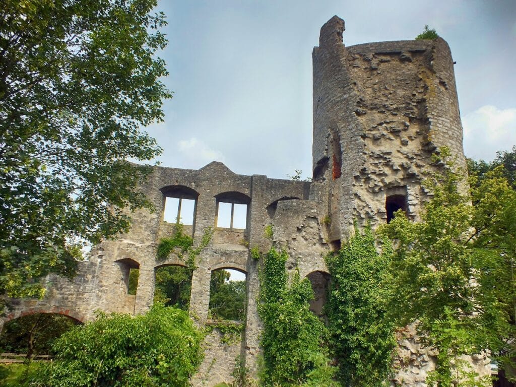 Burg Neuhaus: A Medieval Castle Ruin in Igersheim, Germany 4 Burg Neuhaus