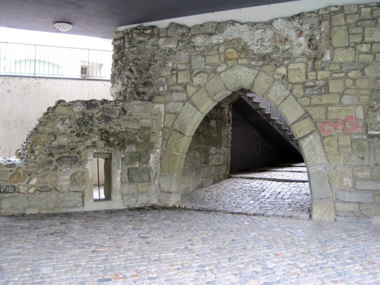 Nydegg Castle: A Medieval Urban Castle in Bern