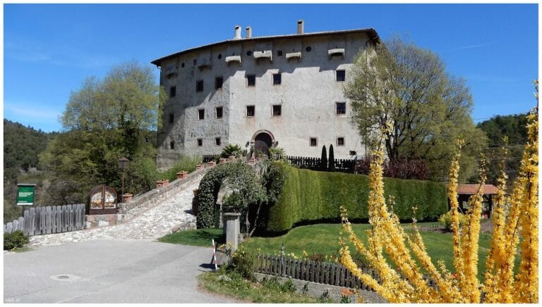Castle Katzenzungen: A Historic Renaissance Castle in Tesimo, Italy