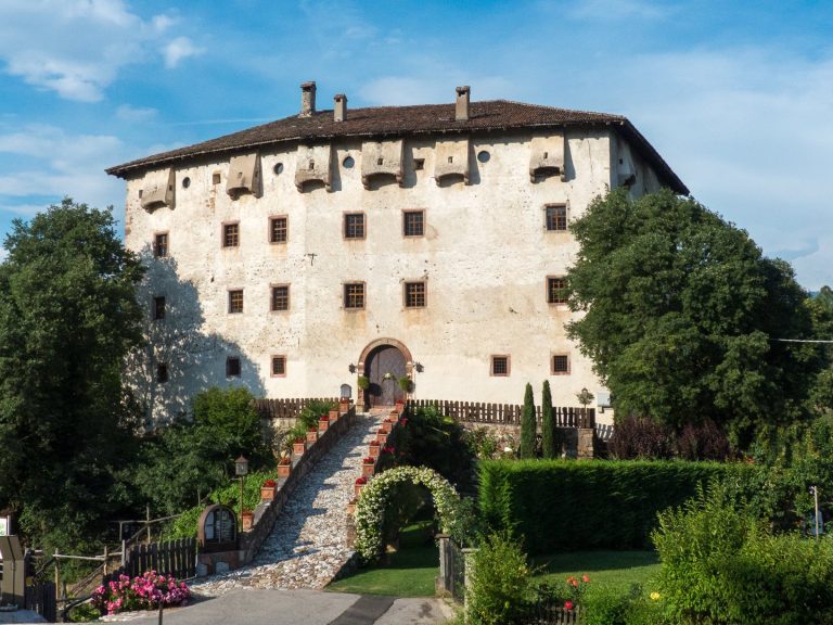 Castle Katzenzungen: A Renaissance Castle in South Tyrol
