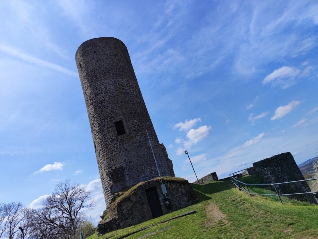 Merenberg Castle: Medieval Hilltop Castle Ruin in Germany 2 Burg Merenberg