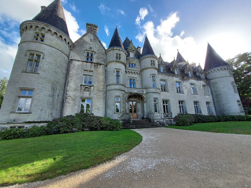 Château de Trédion: A Neo-Renaissance Estate in France 1 Château de Trédion