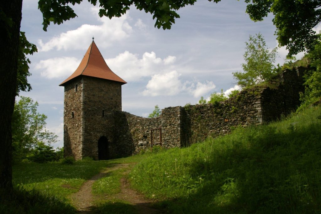 Wiedersberg Castle: A Medieval Roadside Fortress in Germany 1 Wiedersberg Castle
