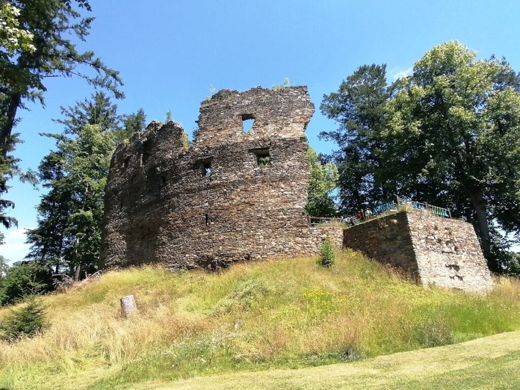 Dalečín Castle: A Fourteenth-Century Mantle-Wall Castle Ruin in Czechia 2 Dalečín Castle