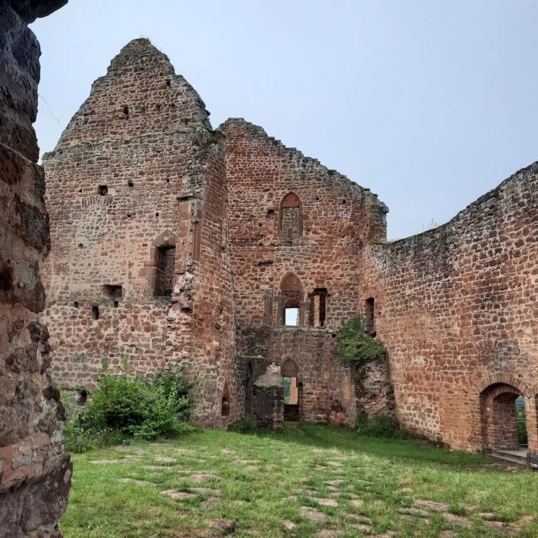 Burgruine Freudenburg: A Medieval Castle Ruin in Germany