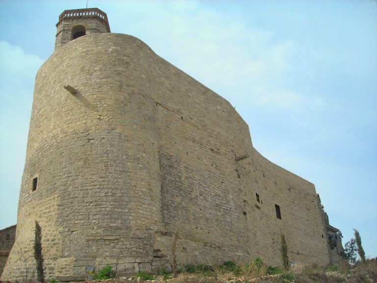 Castell de Montfalcó: A Medieval Frontier Castle in Spain
