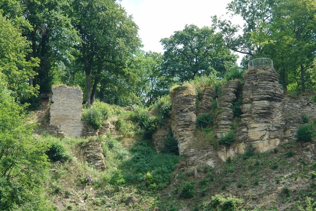 Výrov: A Gothic Castle Ruin in Czechia 1 Výrov