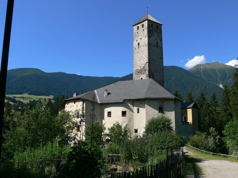 Welsperg Castle: A Medieval Hilltop Fortress in Italy