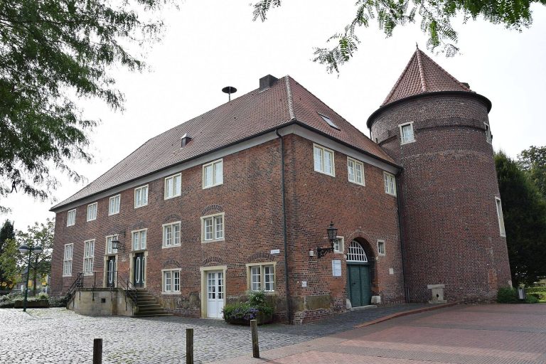 Burg Ramsdorf: A Late-Medieval Territorial Castle in Germany