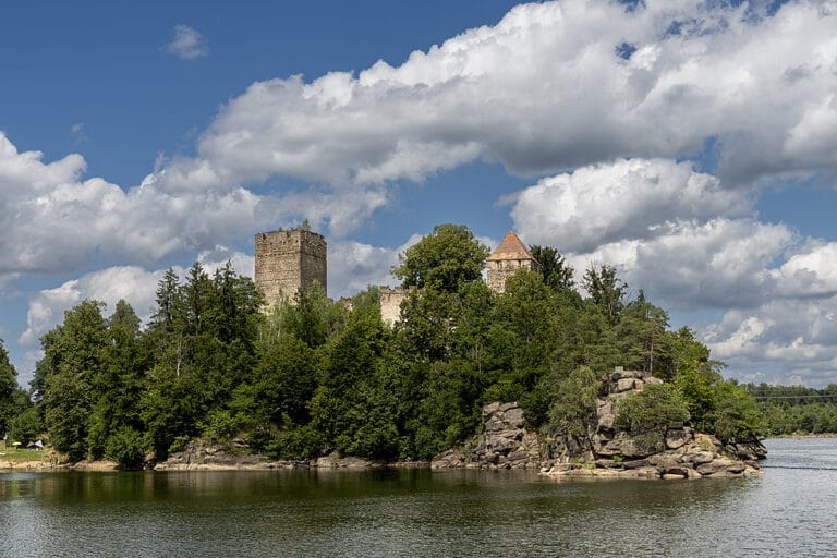 Ruine Lichtenfels: A Medieval Castle in Friedersbach, Austria