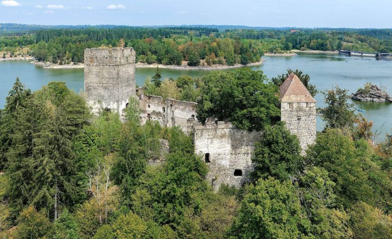 Ruine Lichtenfels: A Medieval Hilltop Castle in Austria