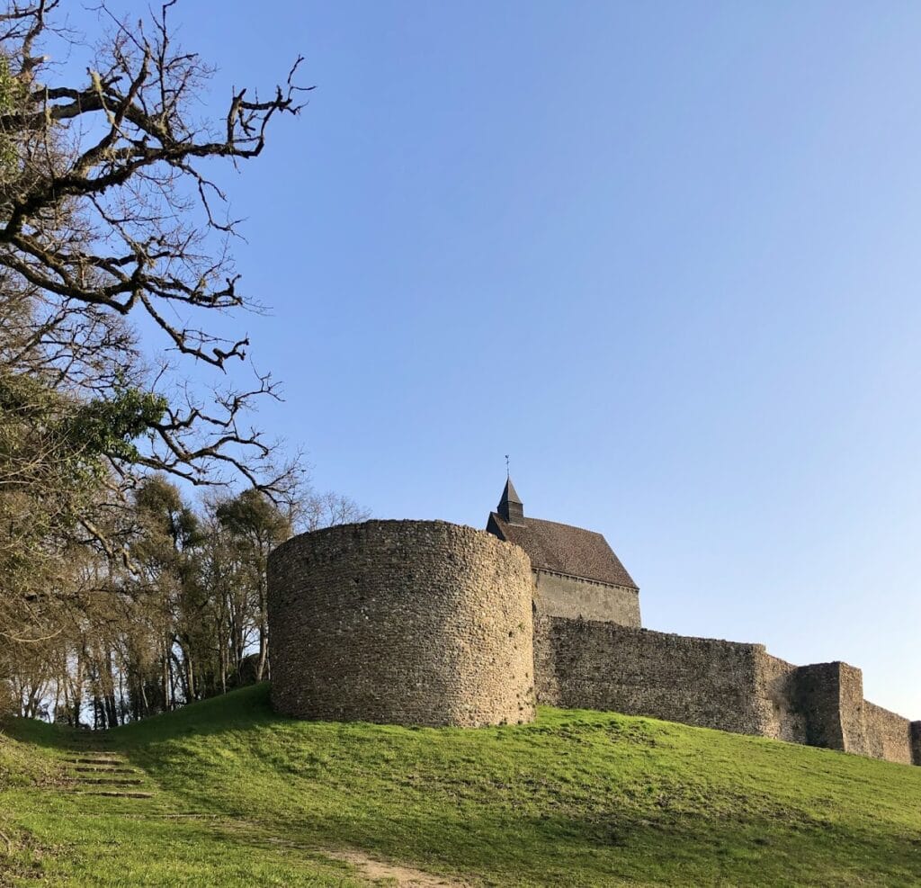 Château de Vauguillain: Fortified Castle in France 2 Château de Vauguillain