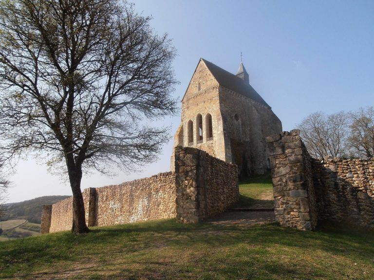Château de Vauguillain: Fortified Castle in France