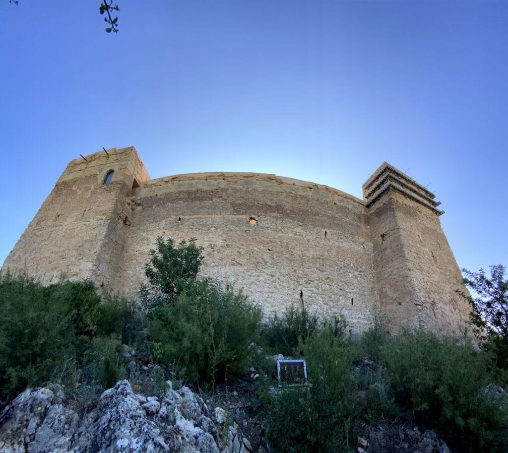 Castell de Forna: An Islamic and Gothic Fortress in Spain 1 Castell de Forna