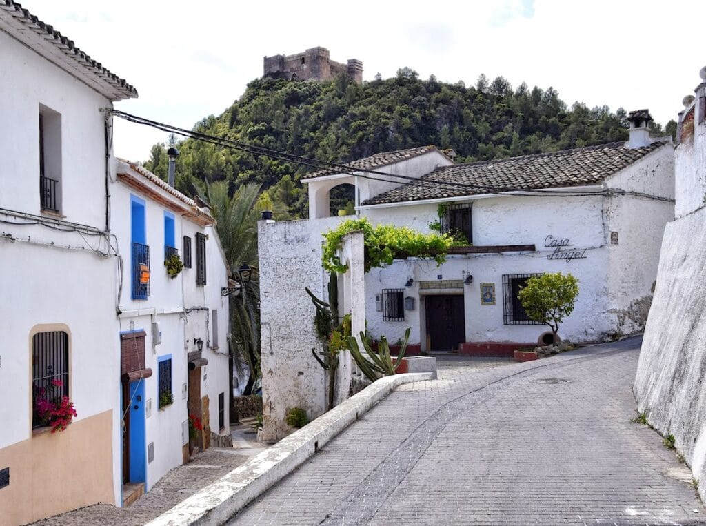 Castell de Forna: An Islamic and Gothic Fortress in Spain 4 Castell de Forna