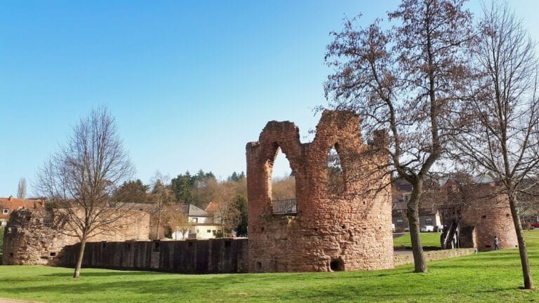 Burg Bucherbach: A Medieval Water Castle Ruin in Püttlingen, Germany