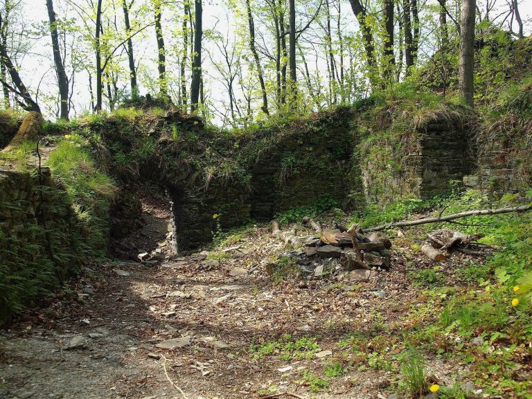 Drahotuš Gord: A Medieval Castle Ruin in Czechia