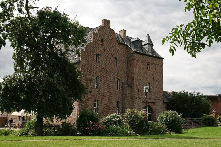 Burg Obbendorf: A Former Knightly Estate in Germany