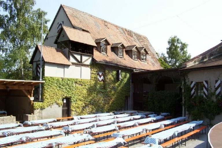 Burg Brattenstein: A High-Medieval Castle in Röttingen, Germany