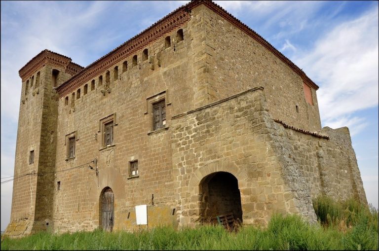 Castell de Montcortès: A Gothic and Renaissance Fortified Residence in Spain