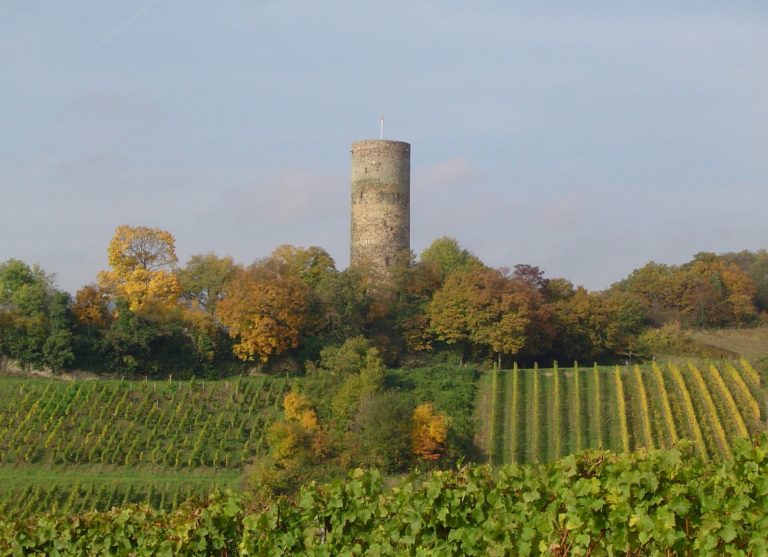Burg Scharfenstein: A Medieval Border Castle near Kiedrich