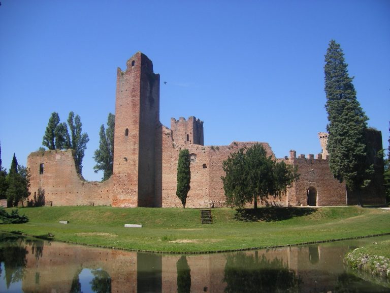 Rocca dei Tempesta: Medieval Fortress in Noale, Italy