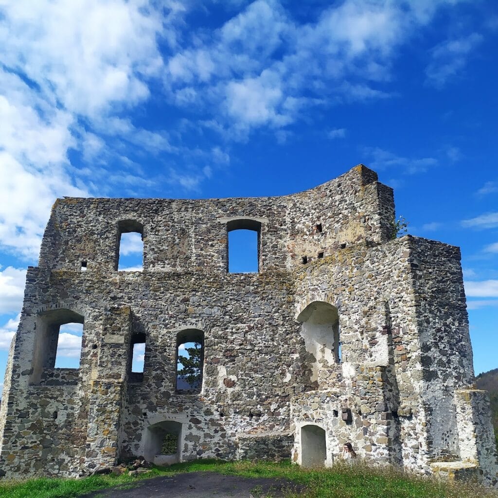 Dobrá Niva Castle: A Gothic Hilltop Fortress in Slovakia 1 Dobrá Niva Castle