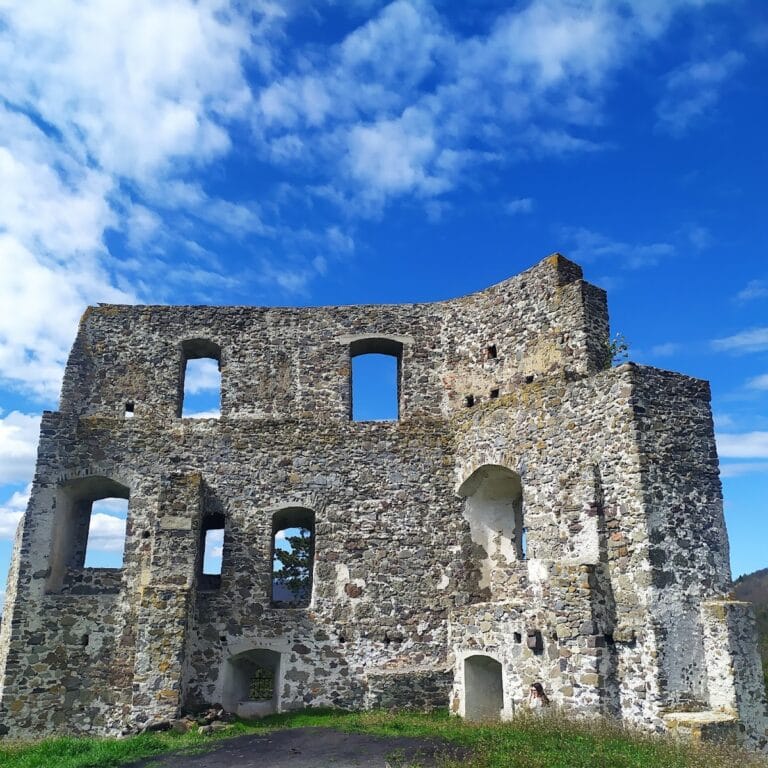 Dobrá Niva Castle: A Medieval Fortress in Slovakia