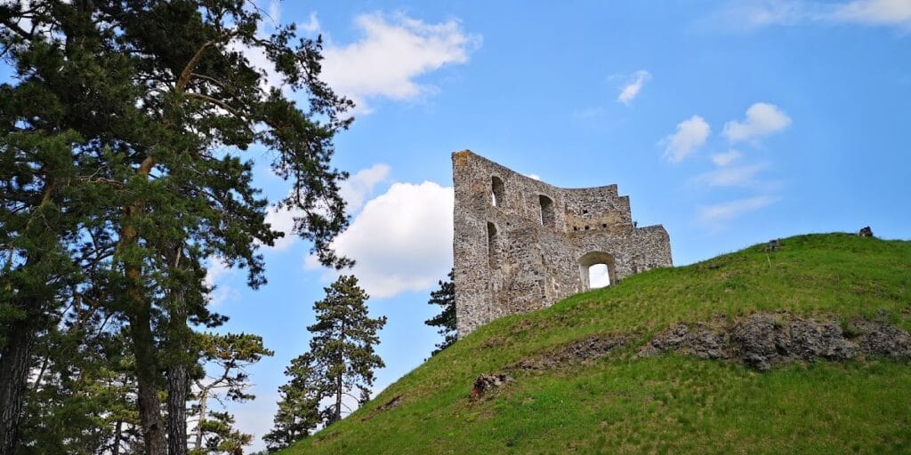 Dobrá Niva Castle: A Gothic Hilltop Fortress in Slovakia 2 Dobrá Niva Castle