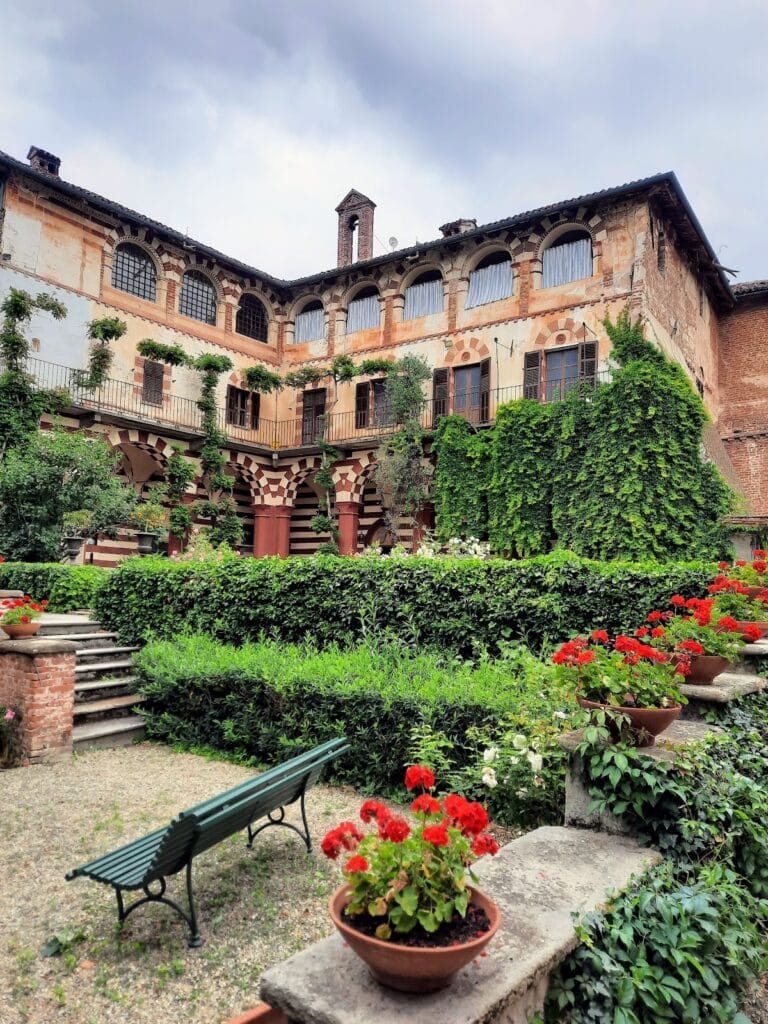 Castello di Marchierù: A Historic Castle in Villafranca Piemonte, Italy