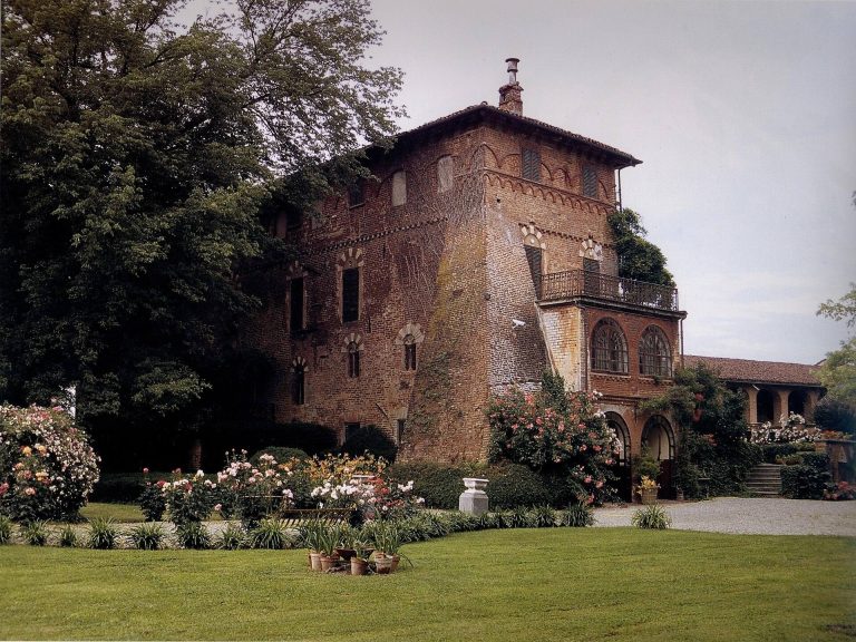 Castello di Marchierù: A Historic Residence in Villafranca Piemonte