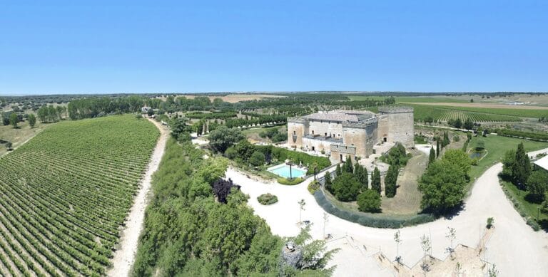 Villanueva de Cañedo Castle: A Medieval and Renaissance Fortress in Spain