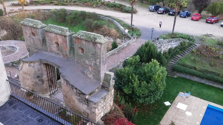 Villanueva de Cañedo Castle: A Renaissance Palace in Spain