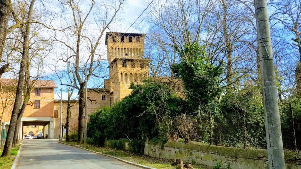 Castello di Montecchio Emilia: A Medieval Lowland Fortress 1 Castello di Montecchio Emilia