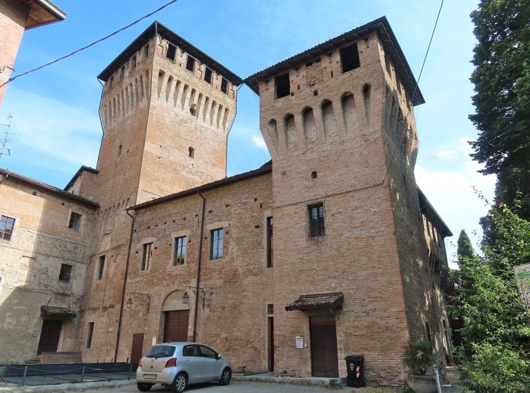 Castello di Montecchio Emilia: A Medieval Lowland Fortress