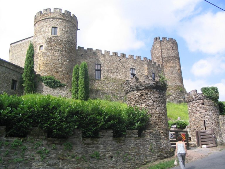 Château de Chouvigny: A Medieval Fortified Castle in France