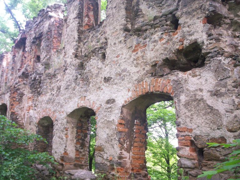 Rybnica Castle: A Medieval and Early Modern Castle Ruin in Poland