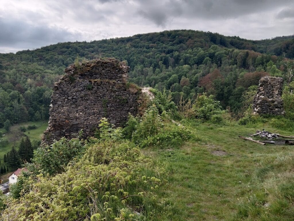 Ostrý Castle: A Medieval Stronghold in the Czech Republic 4 Ostrý Castle