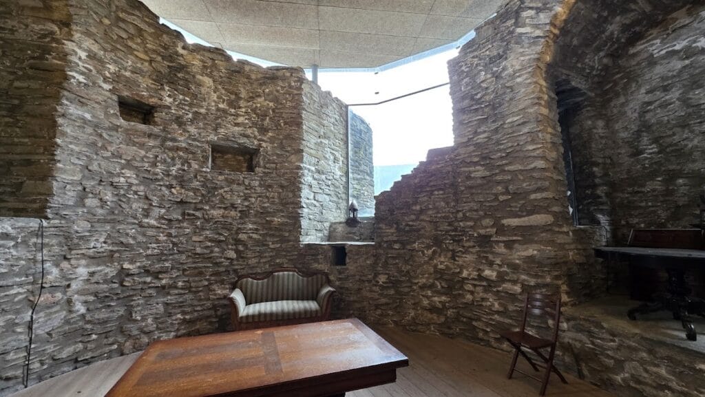 La Bâtiaz Castle: A Medieval Fortress in Martigny, Switzerland 4 La Bâtiaz Castle ruines