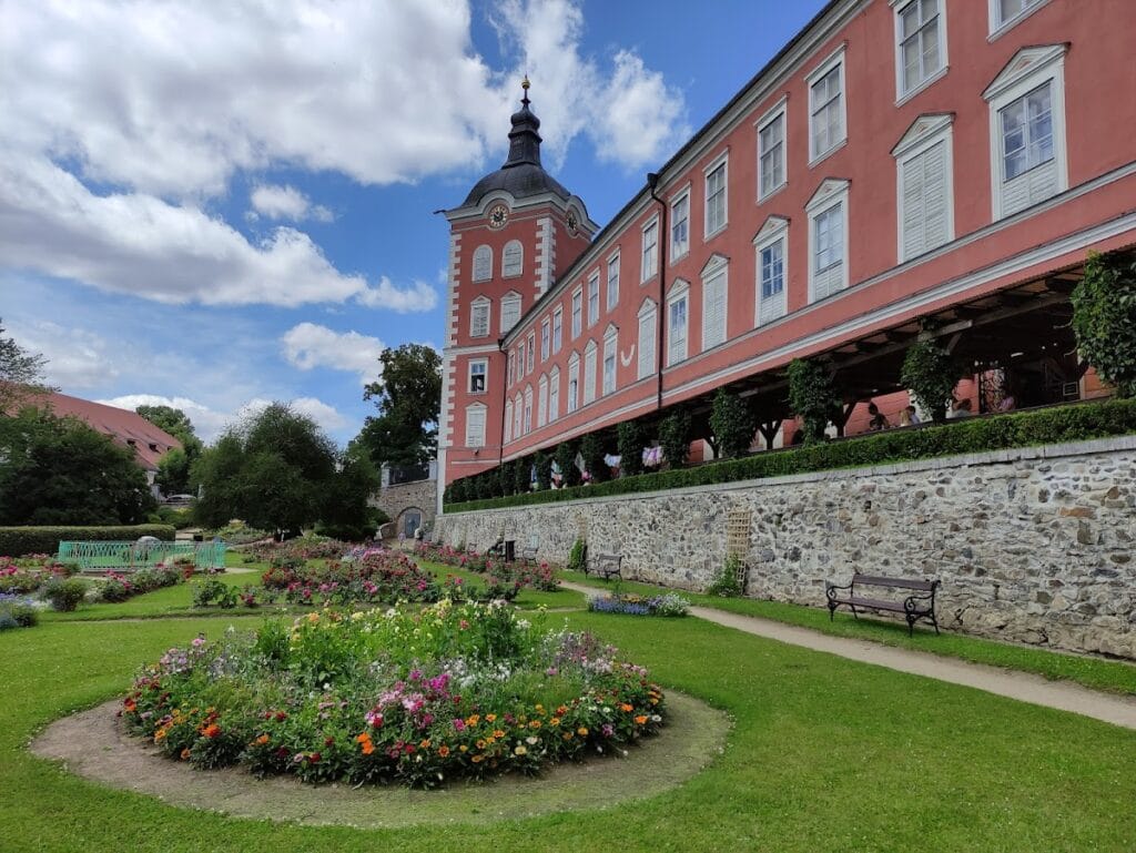 Chateau at Kamenice nad Lipou: A Renaissance and Neoclassical Museum Complex 1 Chateau at Kamenice nad Lipou