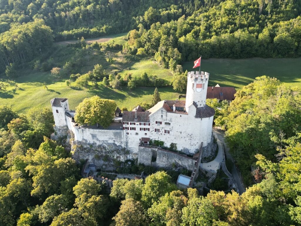 Neu Bechburg: A Medieval Spur Castle in Switzerland 1 Neu Bechburg