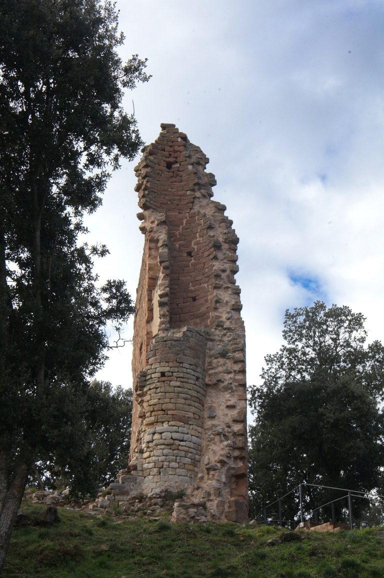 Castell del Brull: A Romanesque Fortification and Jurisdictional Centre in Spain