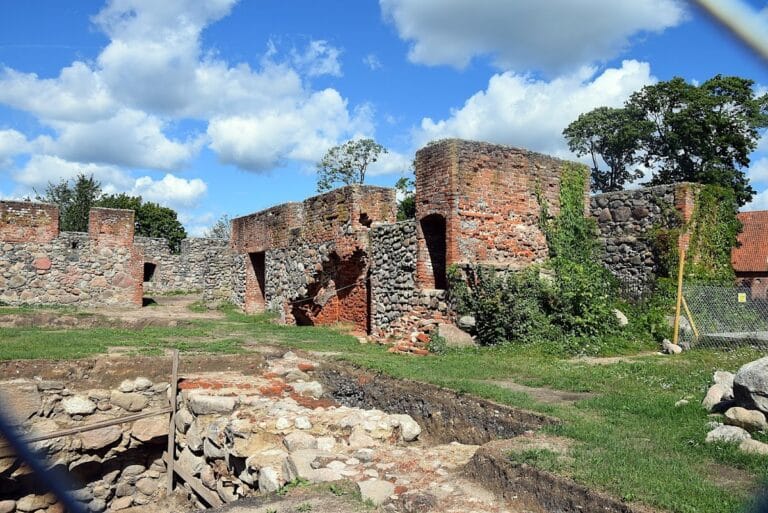 Castle in Szczytno: A Historic Teutonic Fortress in Poland