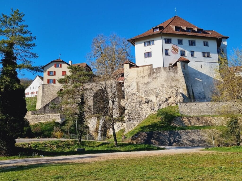 Biberstein Castle: A Historic Fortress and Administrative Center in Switzerland 4 Biberstein Castle
